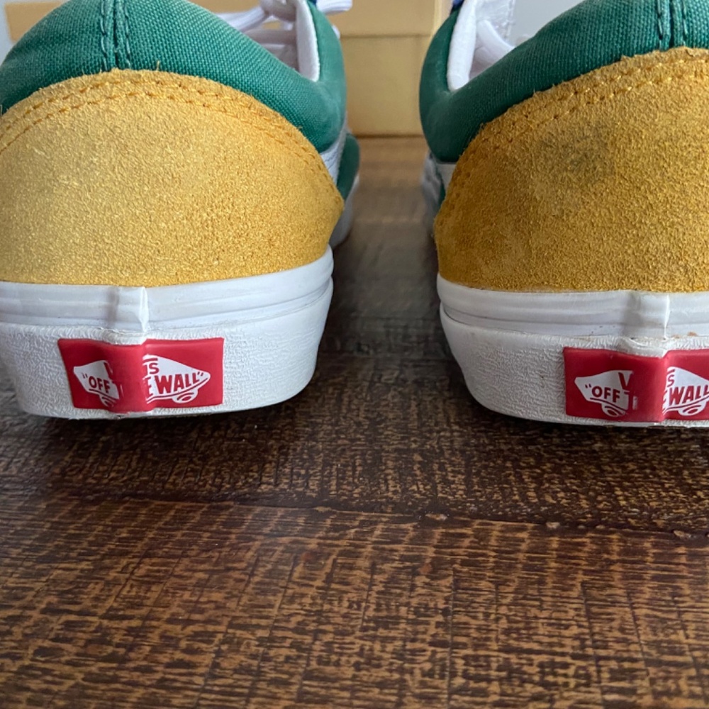 Vans - Picture 5 of 6